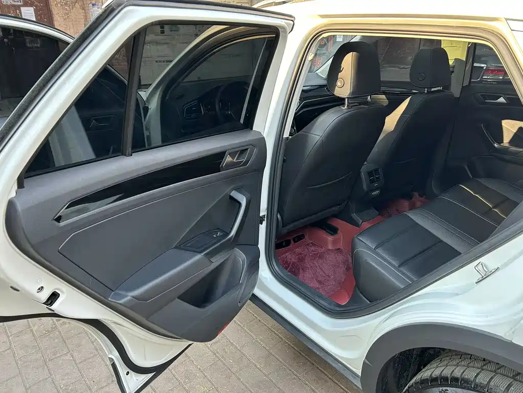 VOLKSWAGEN T ROC EXPLORING SONGS