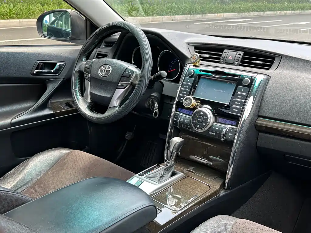 Toyota Reiz 2013 2.5V