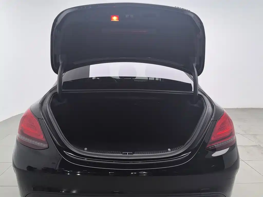 Mercedes-Benz C-Class — миниатюра 16