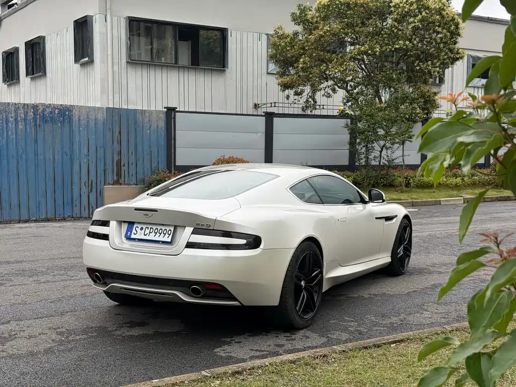 Aston Martin DB9 — миниатюра 5