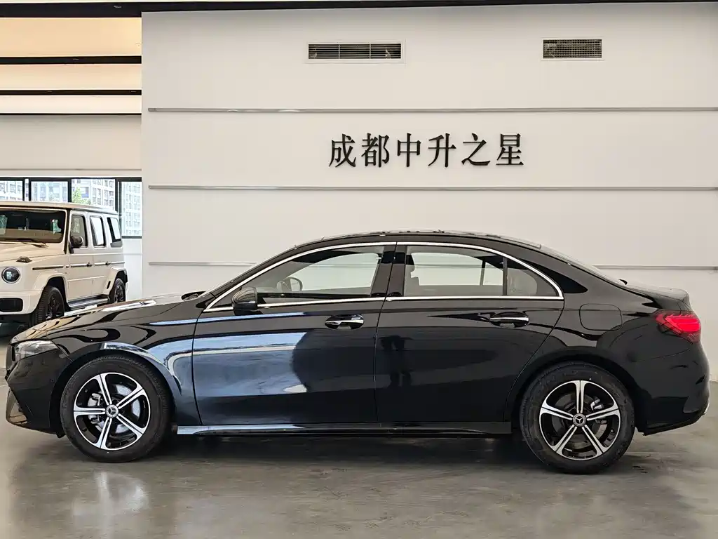 Mercedes-Benz A-Class A 2024 A 200 L Fashion