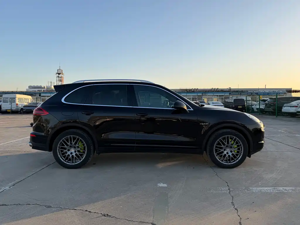 PORSCHE CAYENNE NEW ENERGY