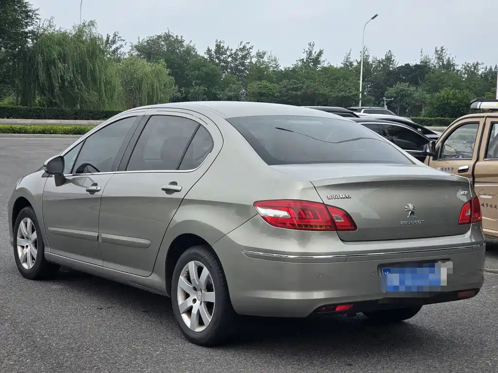 Peugeot 408 2013 1.6L MT Comfort
