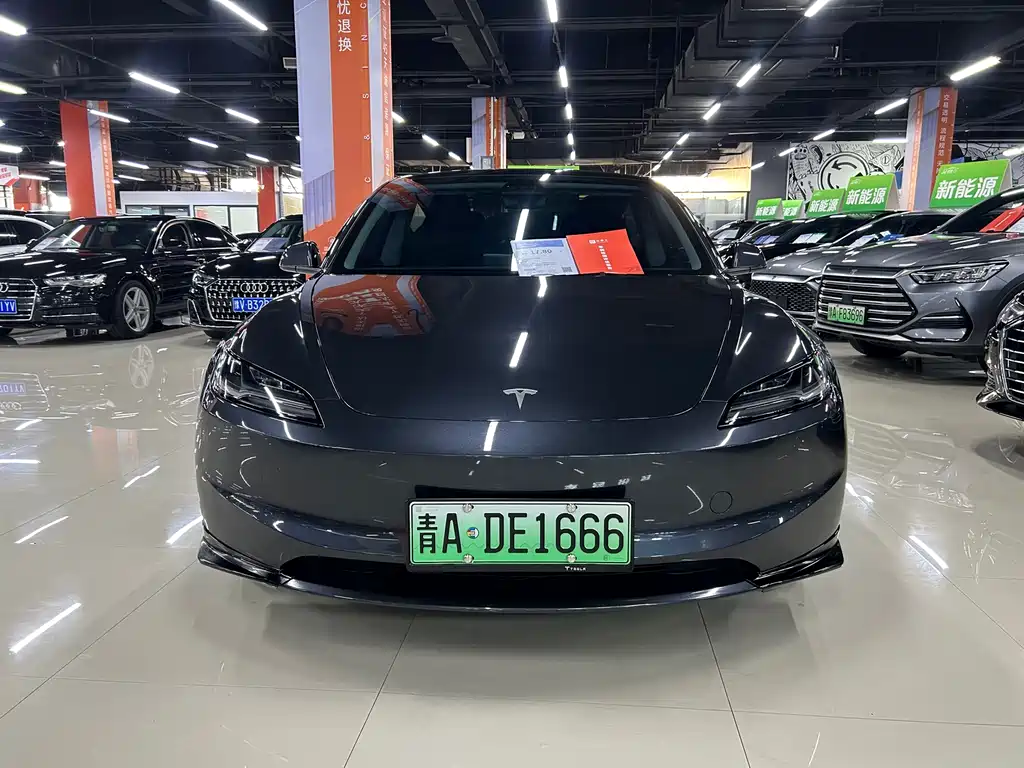 Tesla Model 3 — миниатюра 2