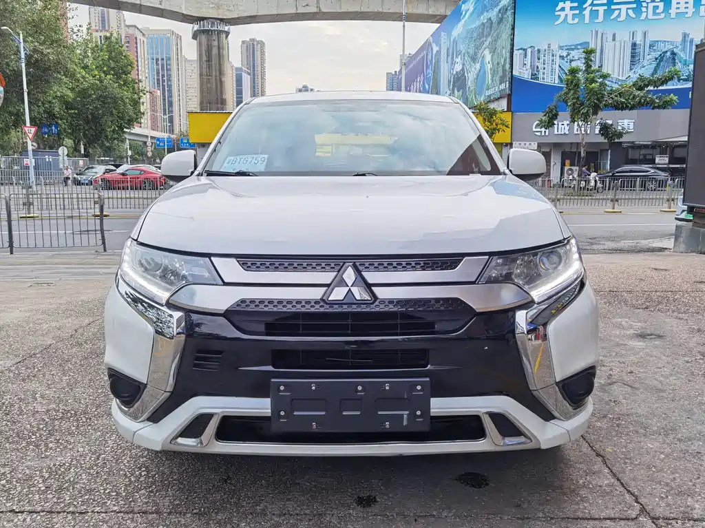 MITSUBISHI OUTLANDER