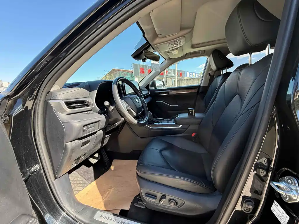 Toyota Highlander 2024 2.5L Luxury 7 мест