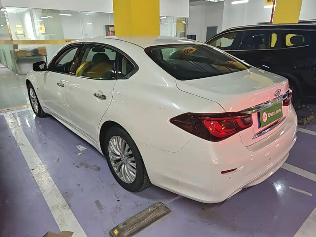 Infiniti Q70 — миниатюра 5