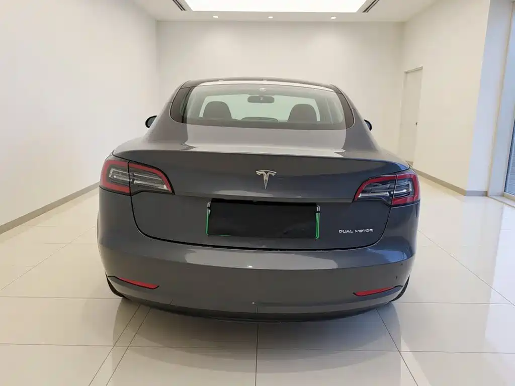 Tesla Model 3 — миниатюра 5