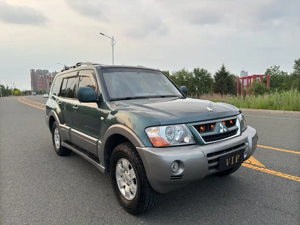 Mitsubishi Pajero — миниатюра 3