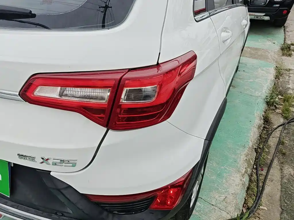 BAIC X25 2015 1.5L MT Comfort