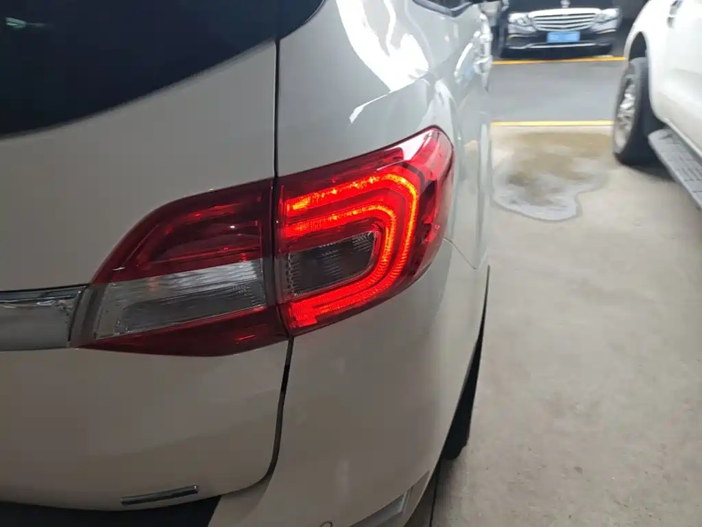 Ford Everest — миниатюра 8