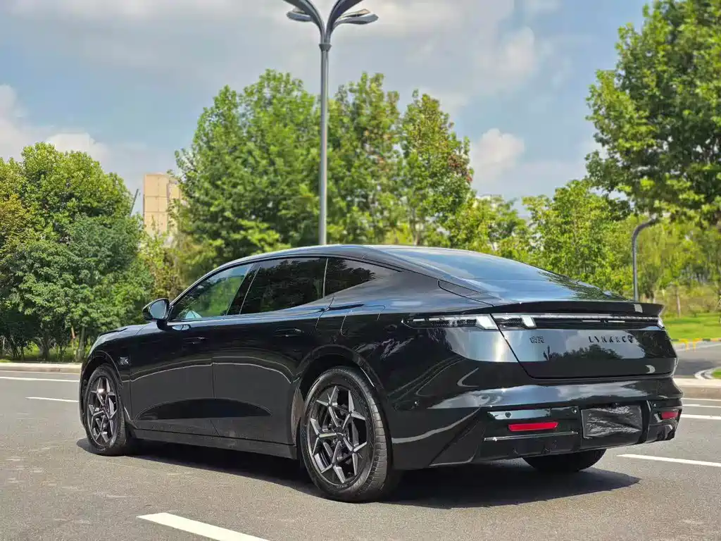 Lynk & Co 10 — миниатюра 9
