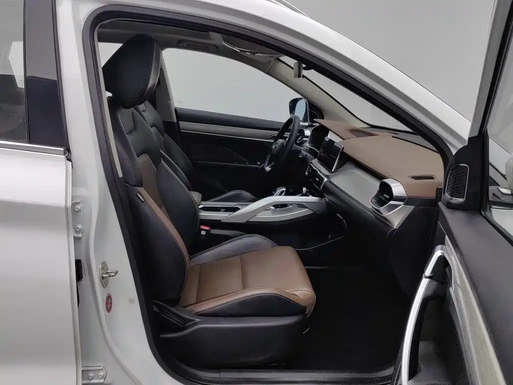 Geely Binyue — миниатюра 23