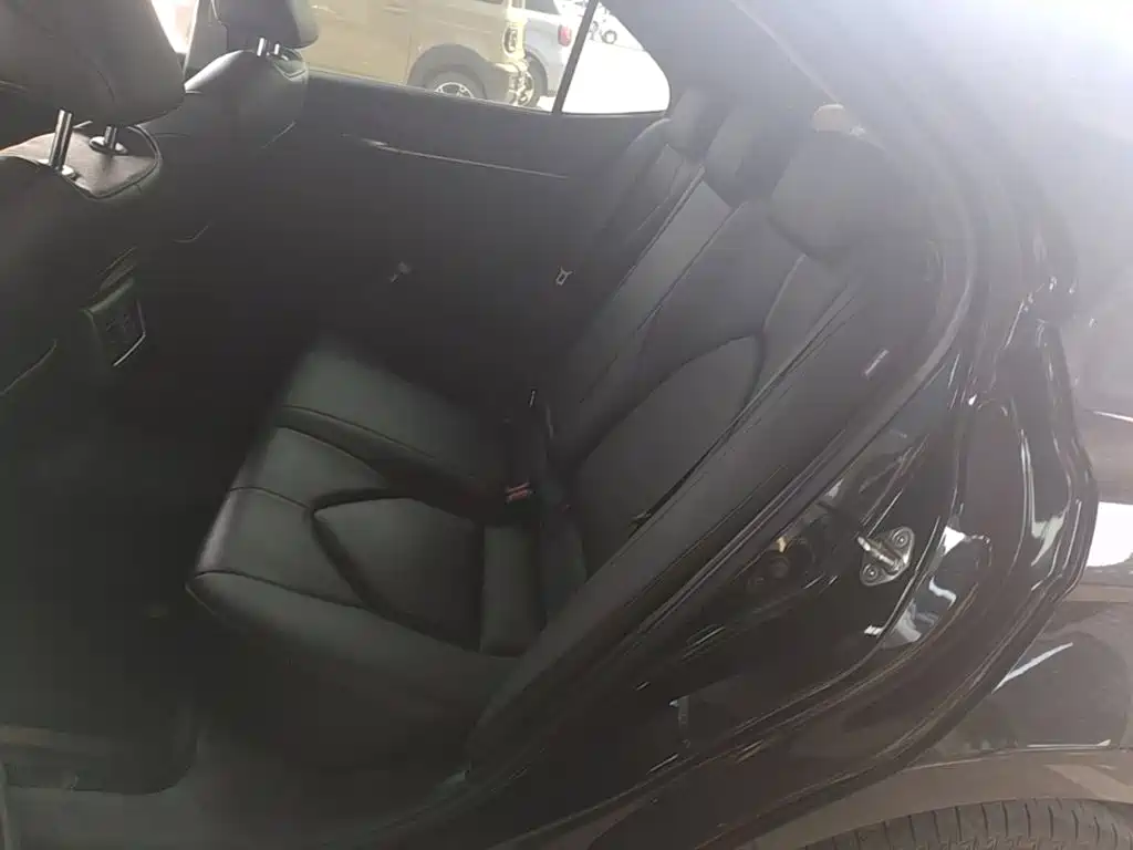Toyota Camry — миниатюра 13