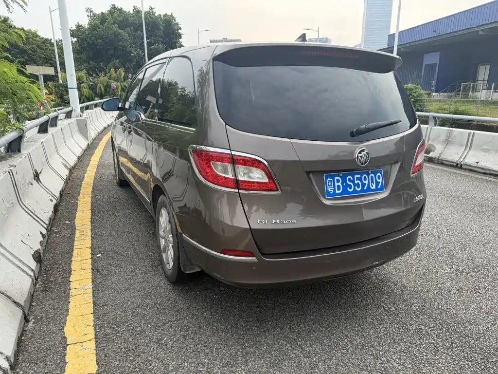 Buick GL8 — миниатюра 3