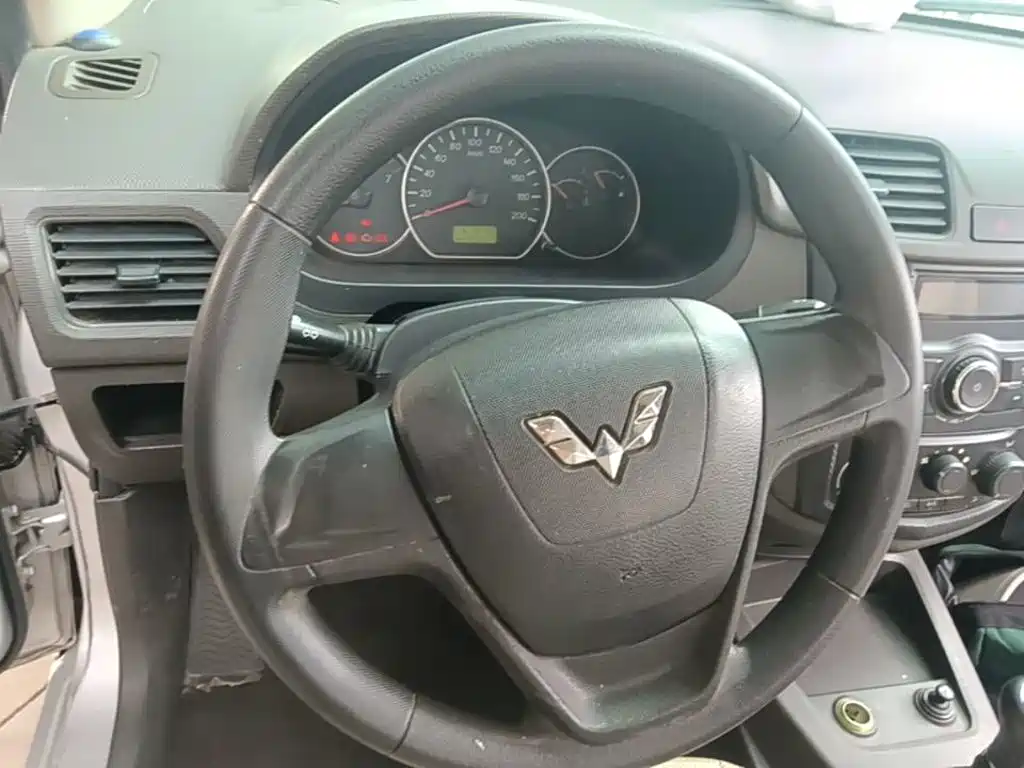 Wuling Hongguang — миниатюра 11