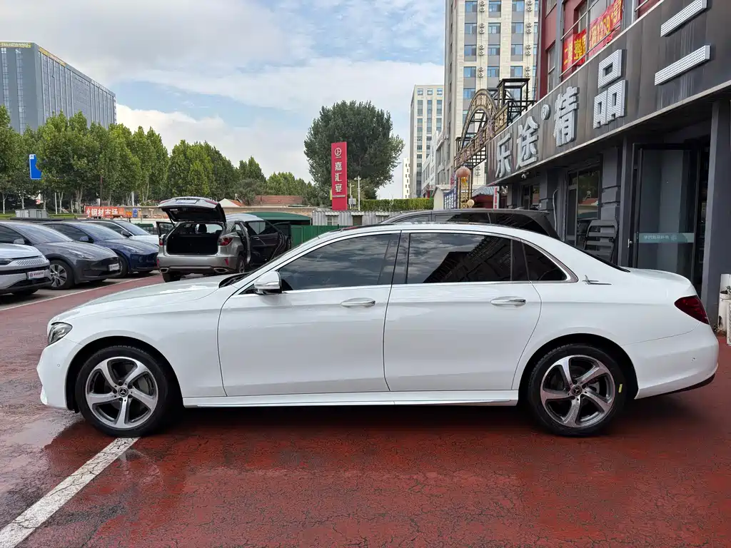 Mercedes-Benz E-Class — миниатюра 3