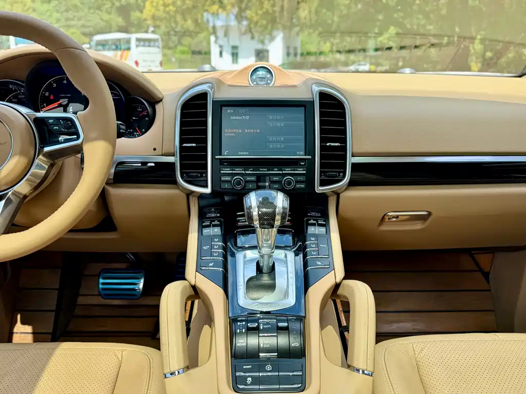 Porsche Cayenne — миниатюра 9