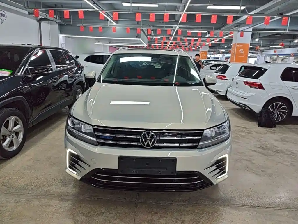 Volkswagen Tiguan L PHEV — миниатюра 3