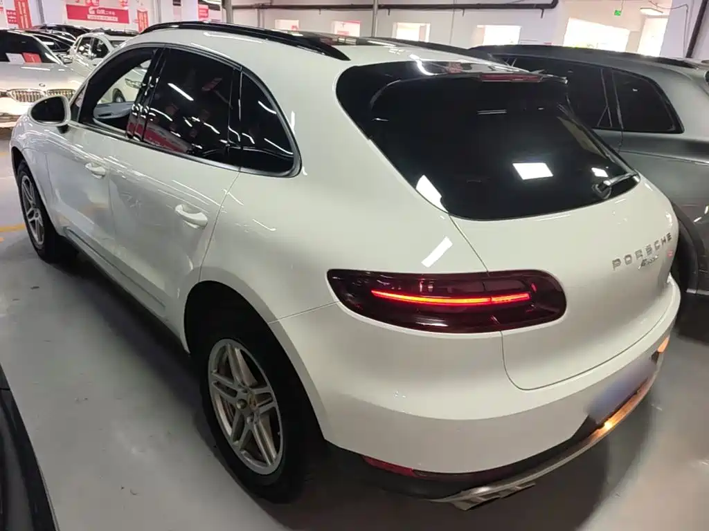 Porsche Macan — миниатюра 5