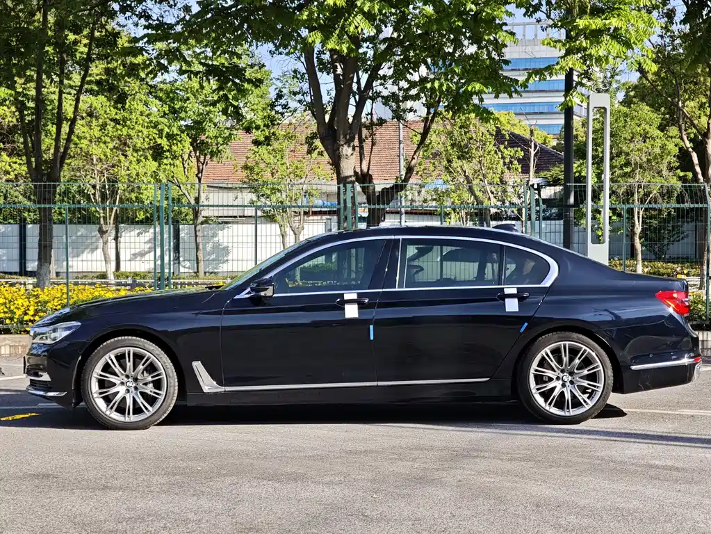 BMW 7 Series 7 2017 750Li xDrive мест