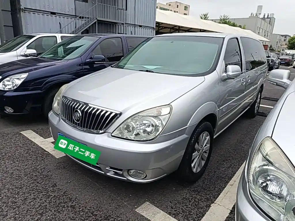 Buick GL8 — миниатюра 2