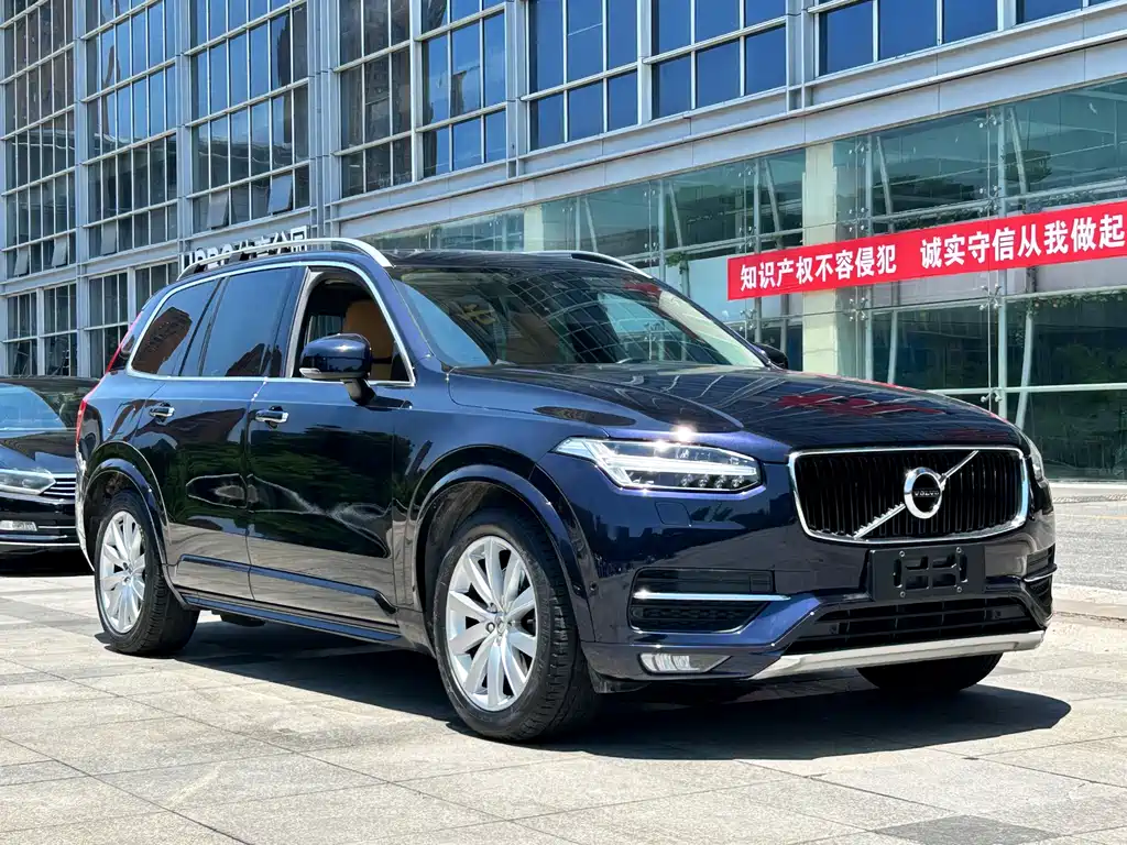 Volvo XC90 2015 T6 5 мест