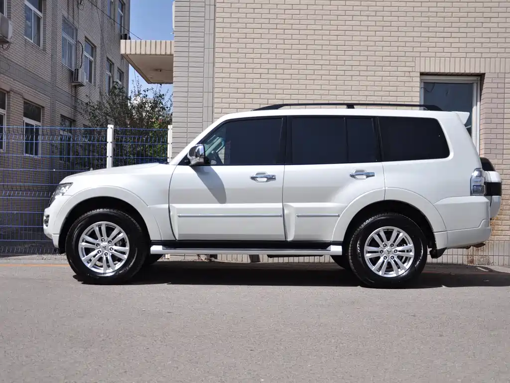 Mitsubishi V97 2019 3.8L GLS