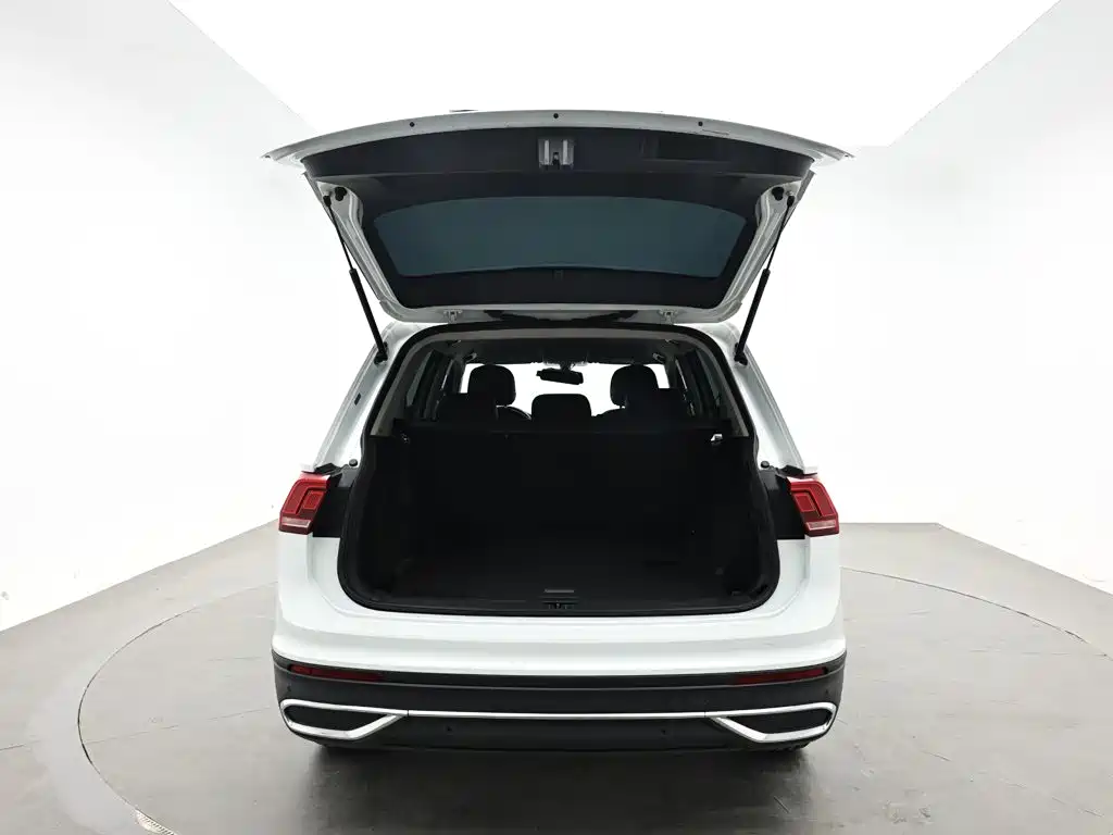 Volkswagen Tiguan L — миниатюра 8