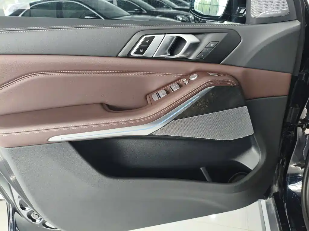 BMW X5 — миниатюра 7