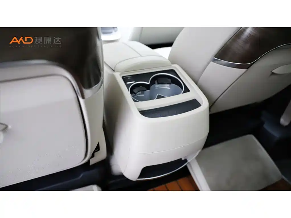 Mercedes-Benz V-Class - фото 10