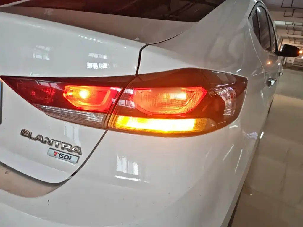 Hyundai Elantra — миниатюра 8