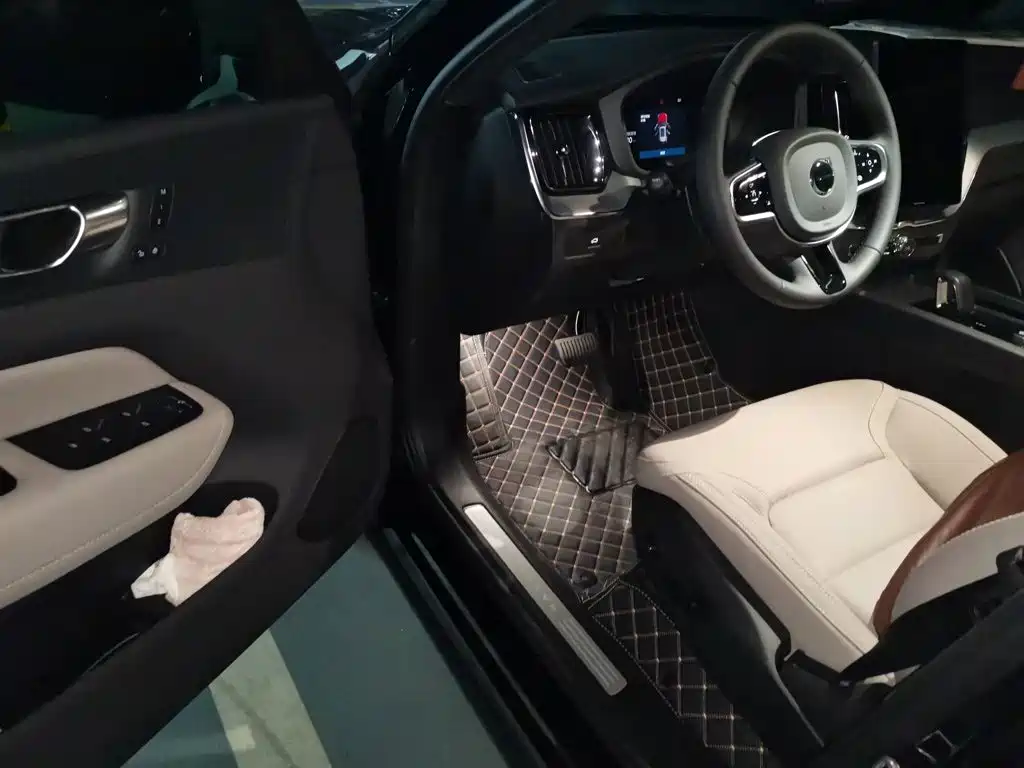Volvo XC60 — миниатюра 12