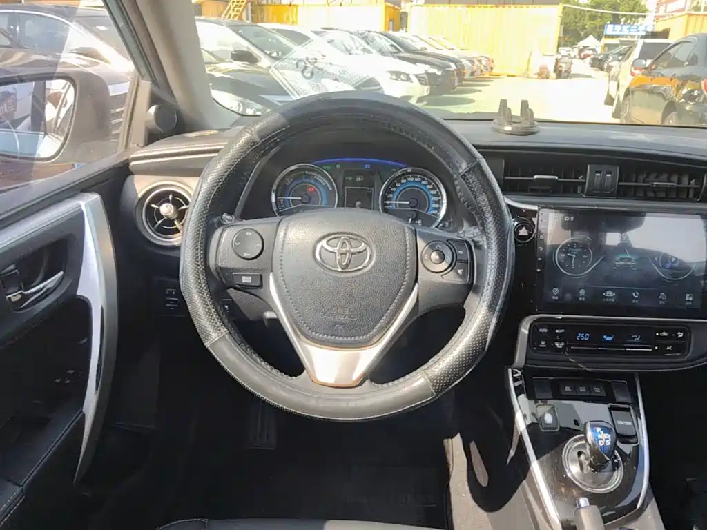 Toyota Corolla — миниатюра 11
