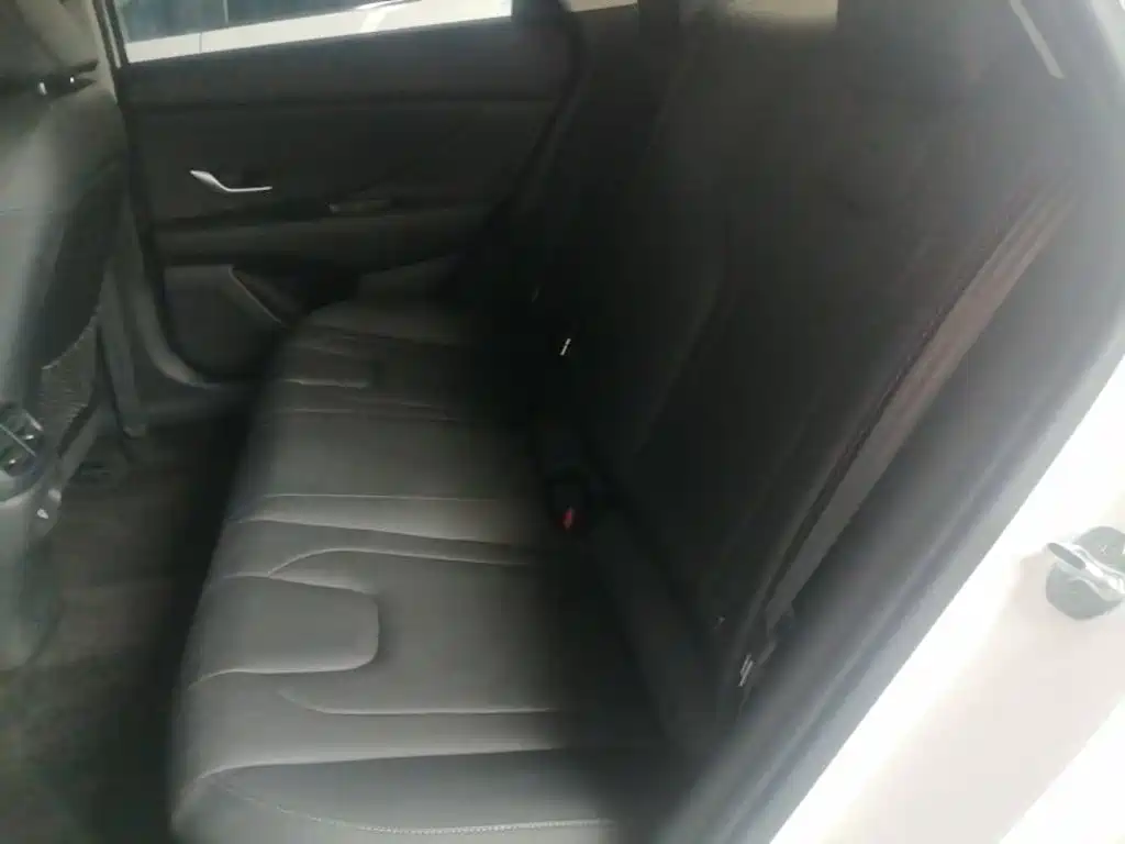 Hyundai Elantra — миниатюра 17