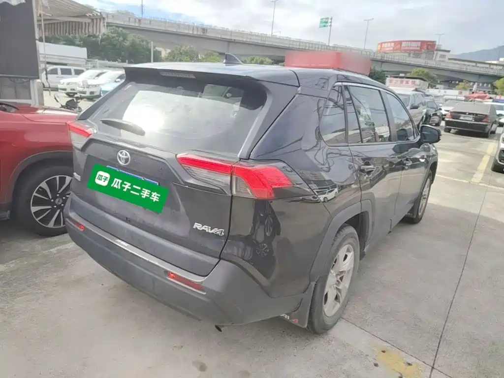 Toyota RAV4 — миниатюра 7