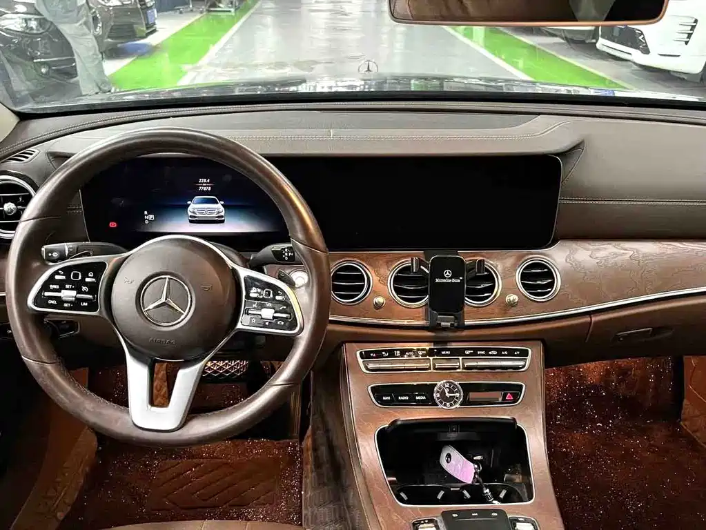 Mercedes-Benz E-Class — миниатюра 6