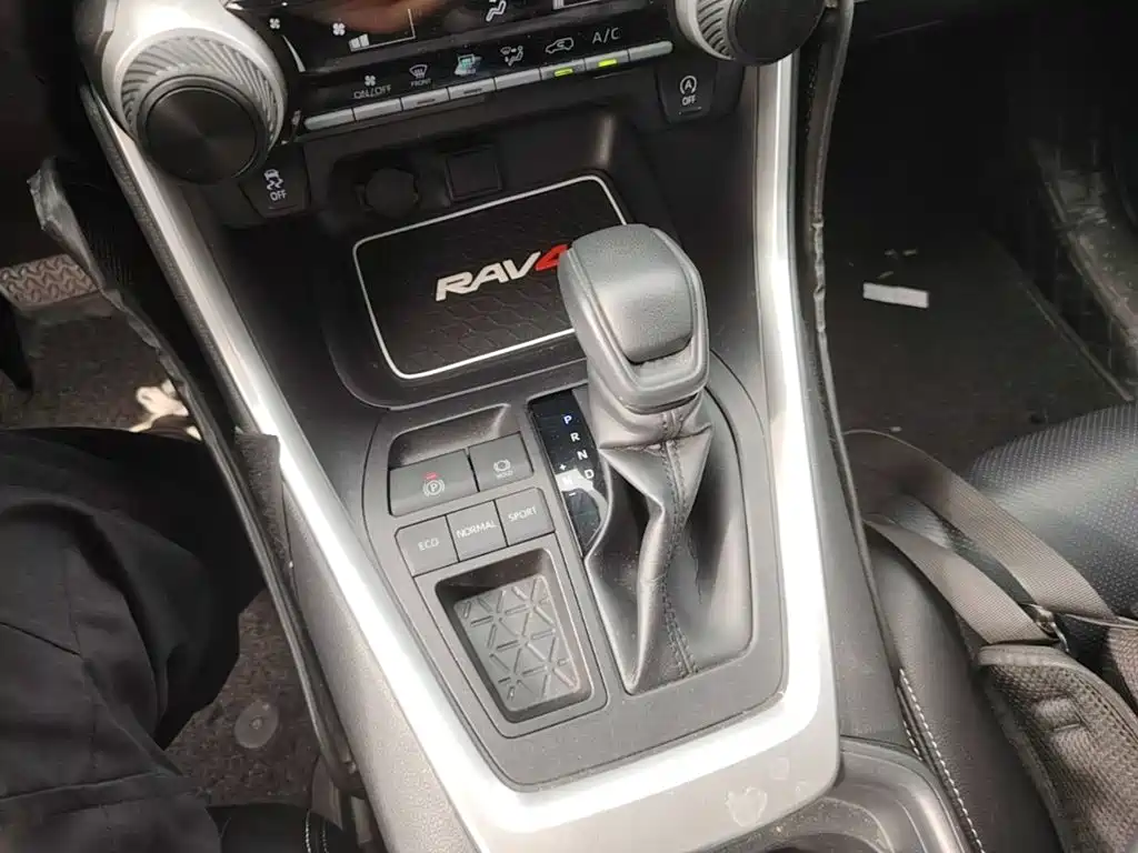 Toyota RAV4 — миниатюра 14