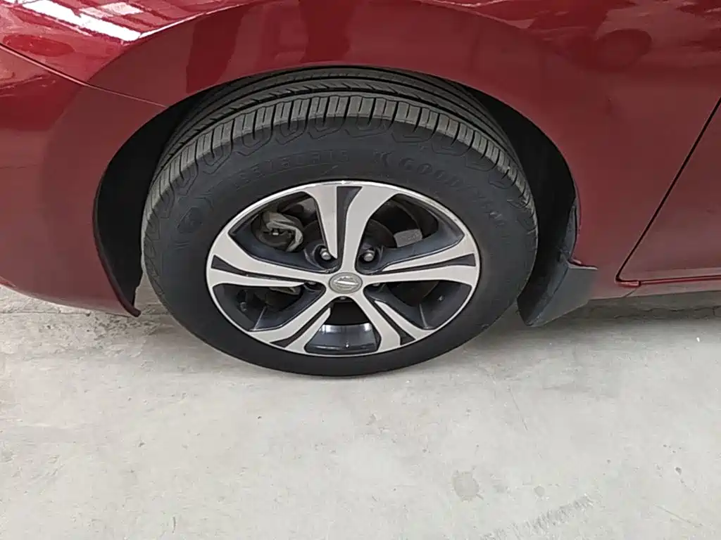 Nissan Tiida — миниатюра 23