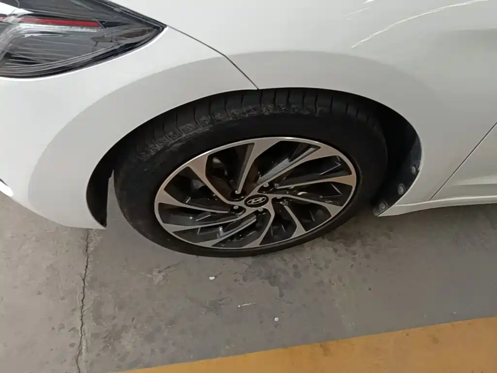 Hyundai Elantra — миниатюра 23