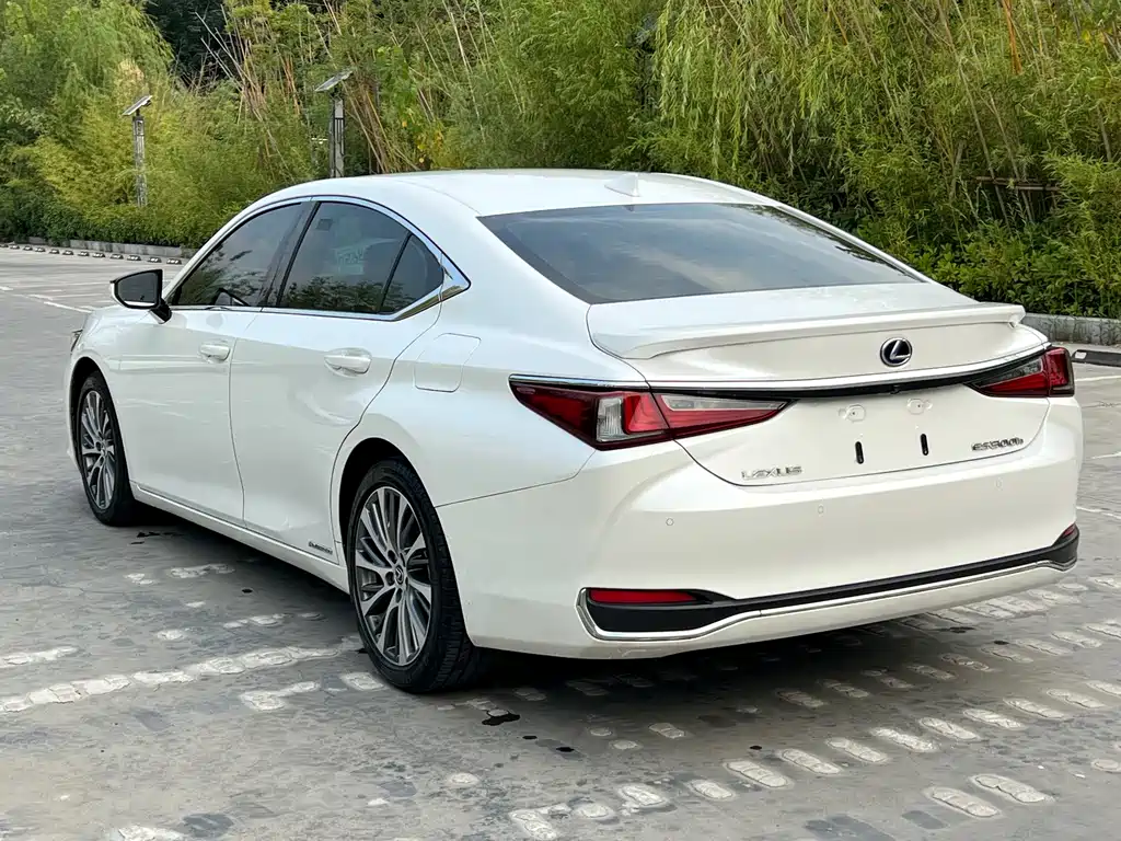 Lexus ES — миниатюра 7