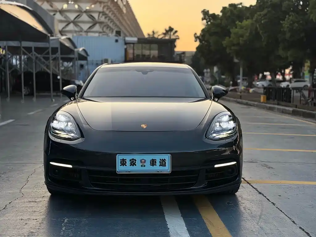 PORSCHE PANAMERA
