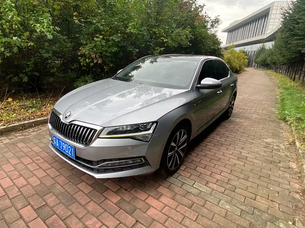Skoda Superb 2023 — фото 1