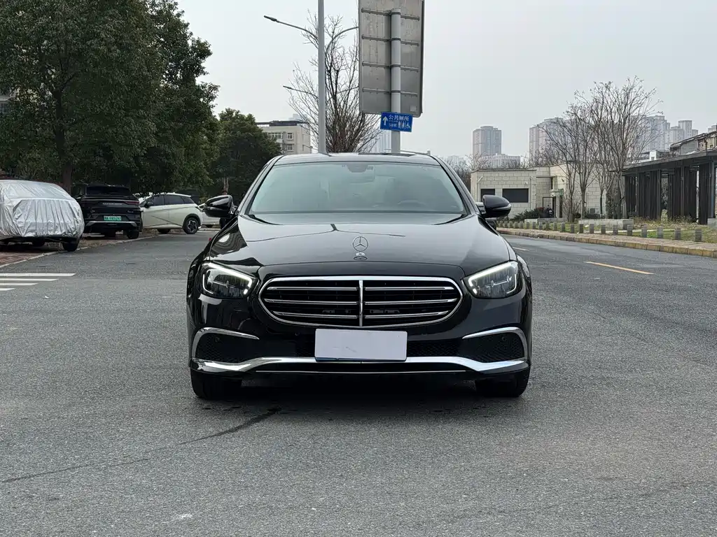 Mercedes-Benz E-Class — миниатюра 2