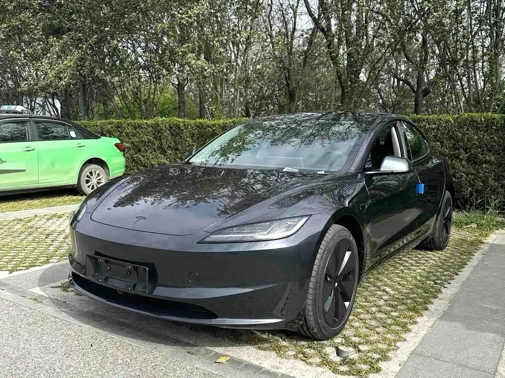 Tesla Model 3 2025