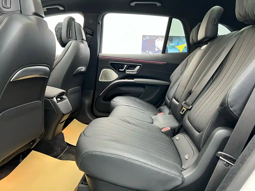 Mercedes-Benz EQS SUV — миниатюра 14