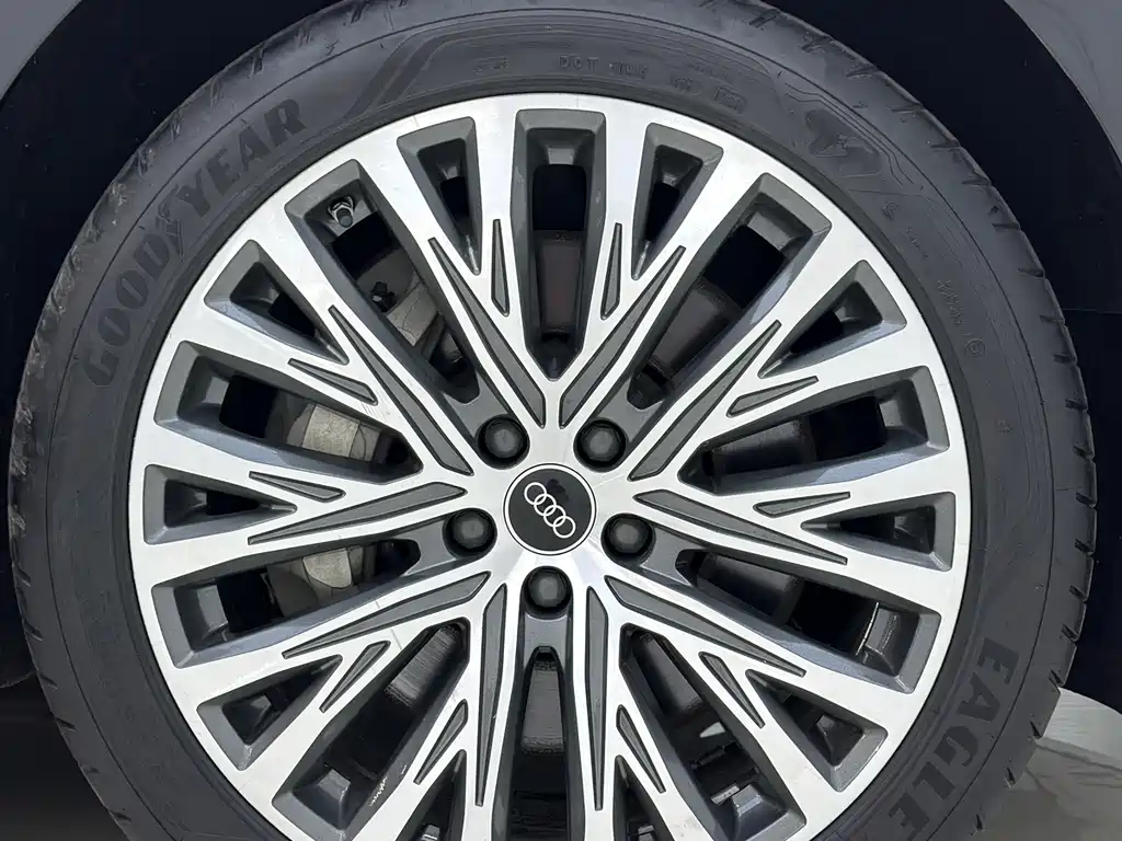 Audi A8 — миниатюра 4