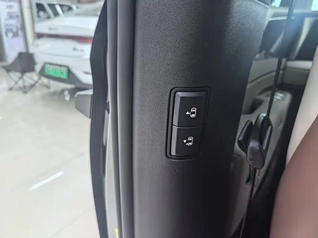 BYD Xia — миниатюра 34