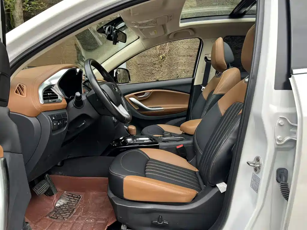 Soueast DX7 2015 1.5T AT Luxury