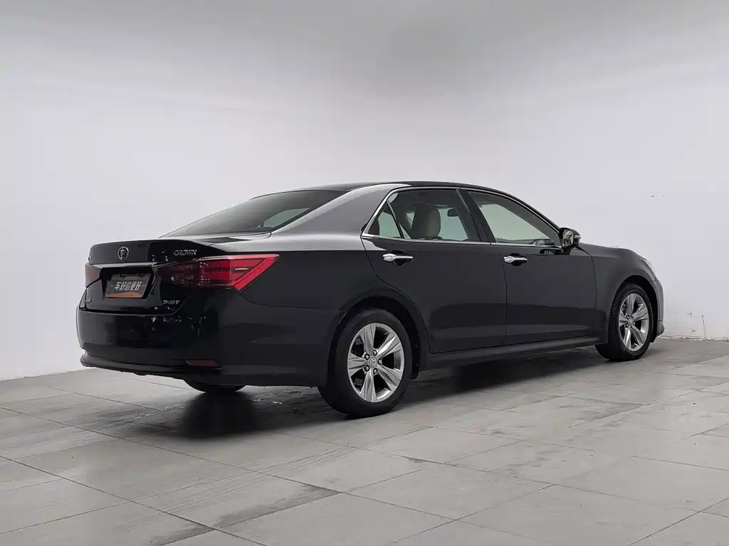 Toyota Crown — миниатюра 2